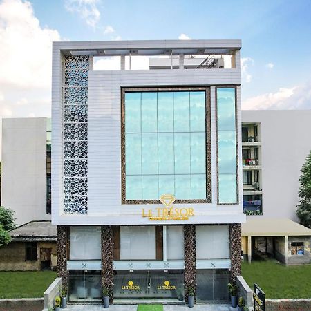 Hotel Le Tresor Nuova Delhi Esterno foto