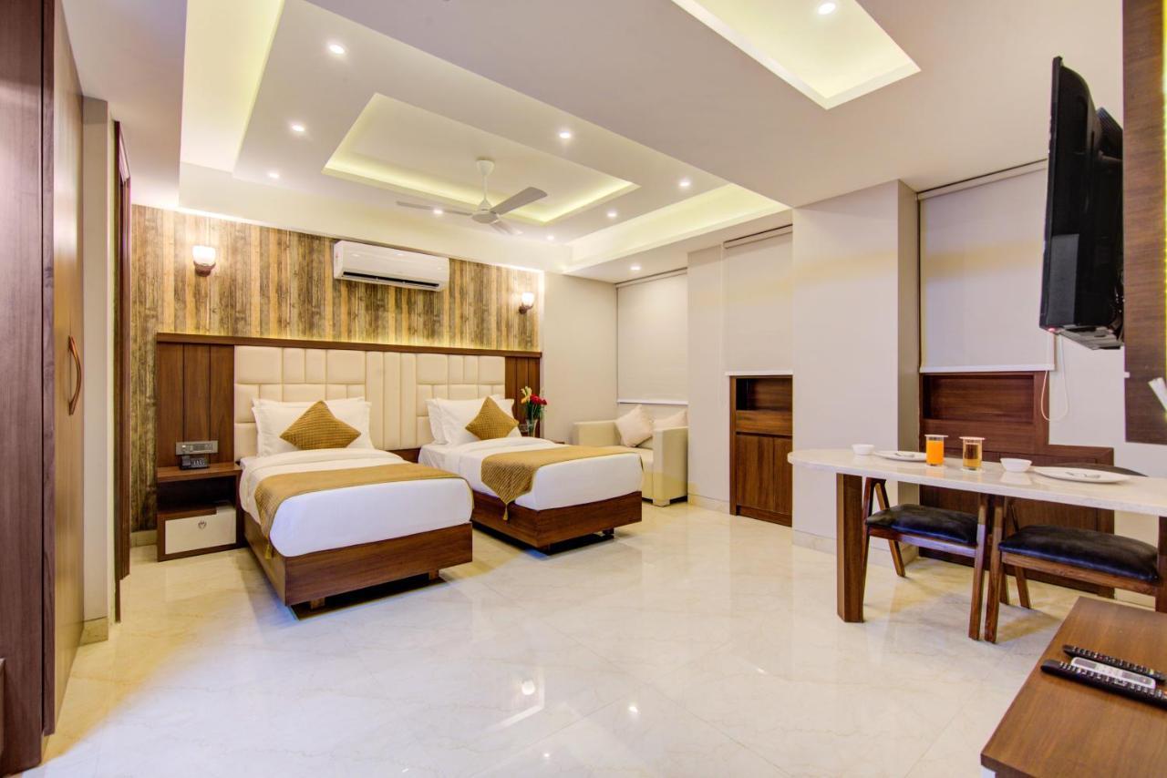 Hotel Le Tresor Nuova Delhi Esterno foto