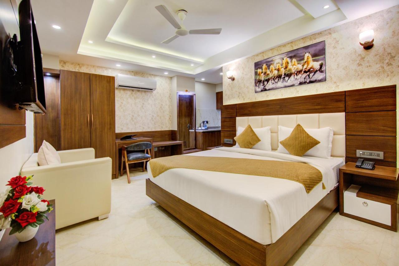 Hotel Le Tresor Nuova Delhi Esterno foto