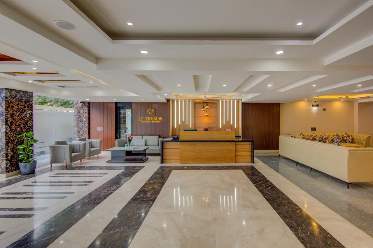 Hotel Le Tresor Nuova Delhi Esterno foto