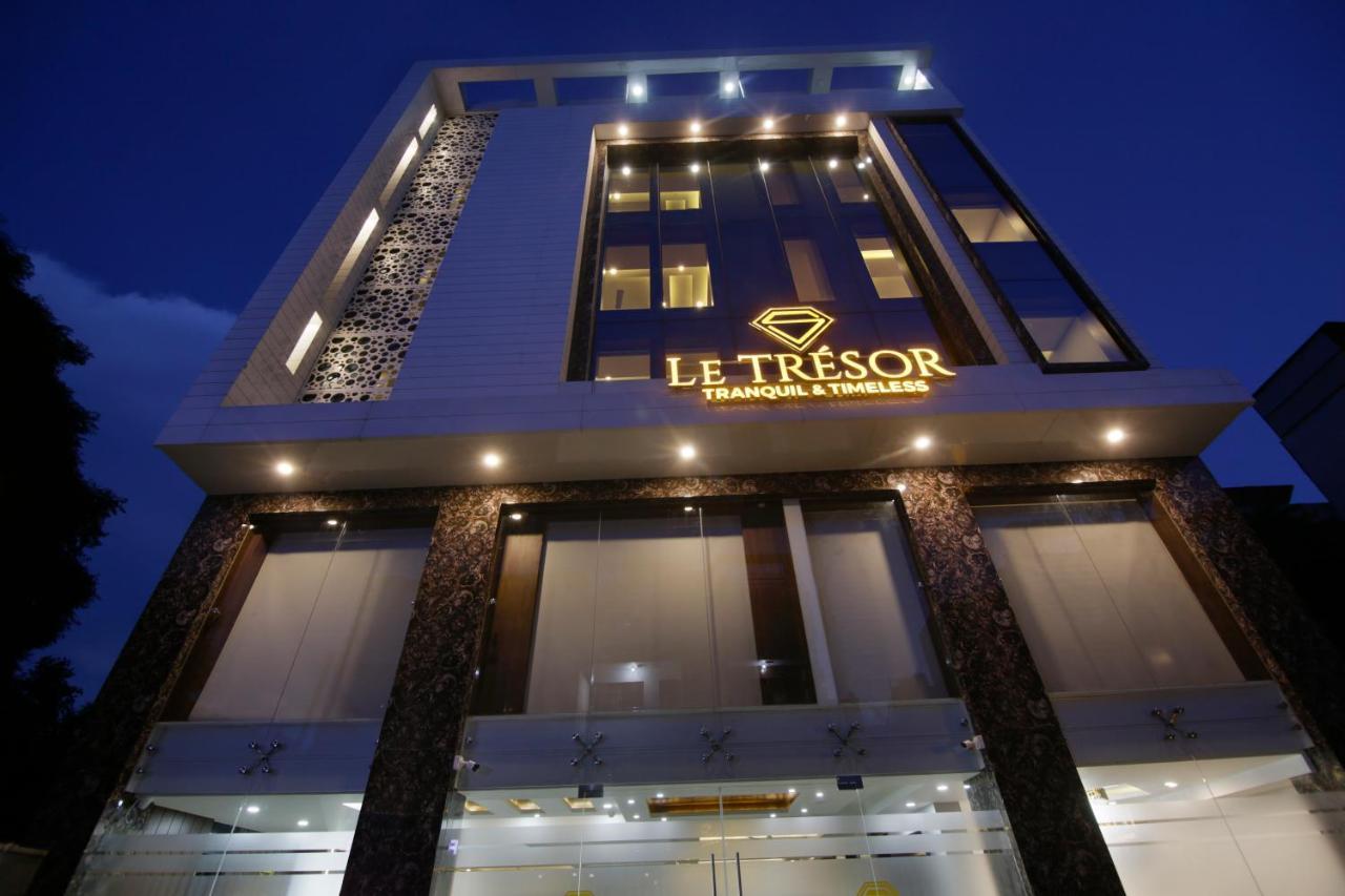 Hotel Le Tresor Nuova Delhi Esterno foto