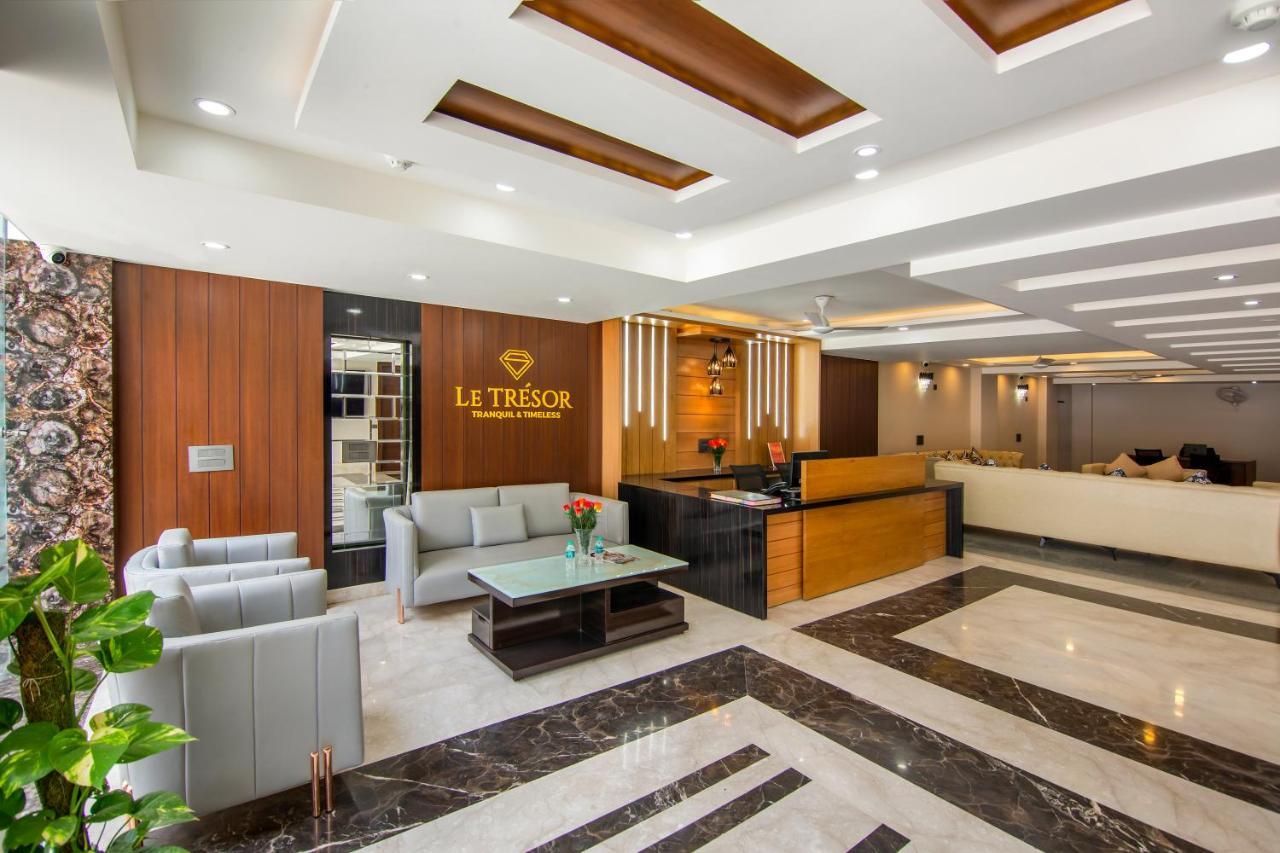 Hotel Le Tresor Nuova Delhi Esterno foto