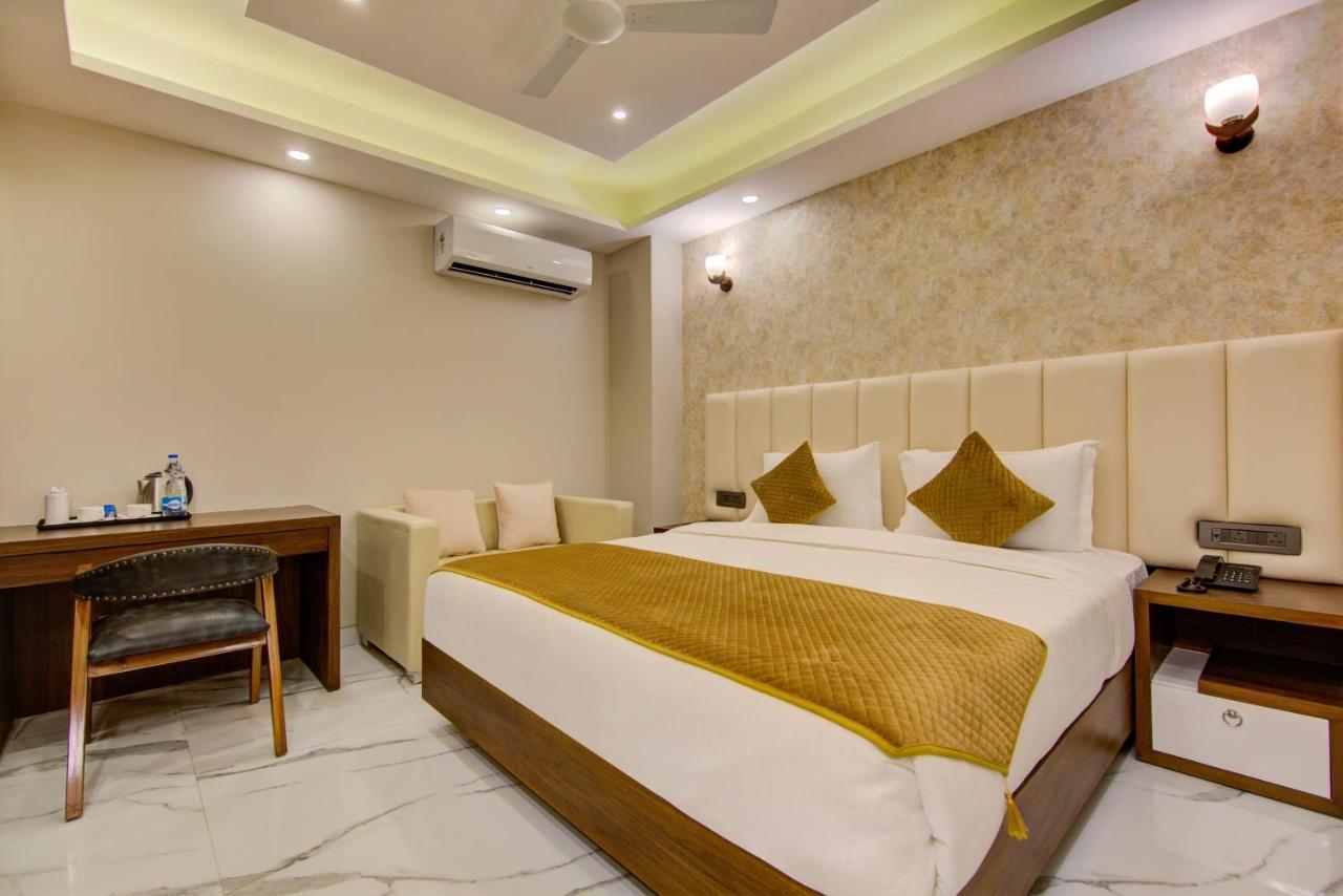 Hotel Le Tresor Nuova Delhi Esterno foto