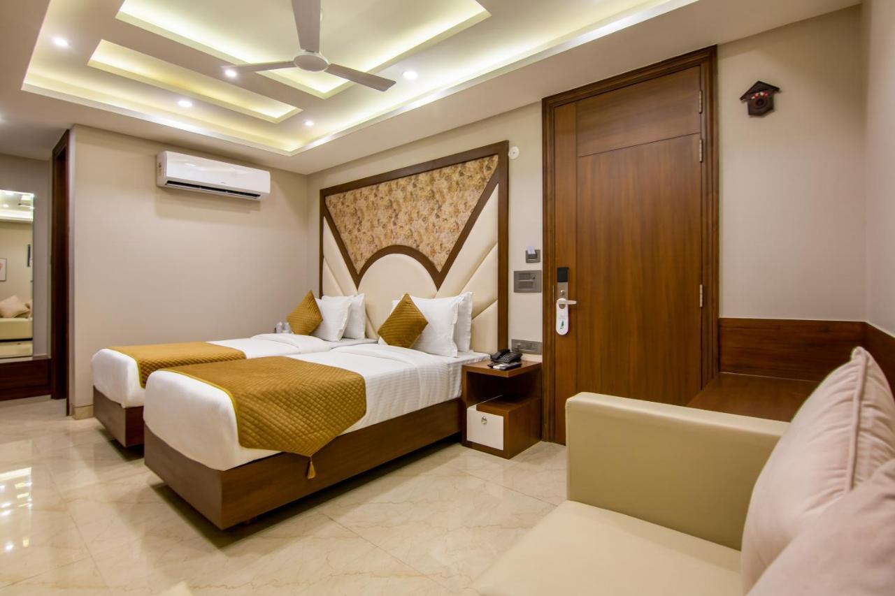 Hotel Le Tresor Nuova Delhi Esterno foto