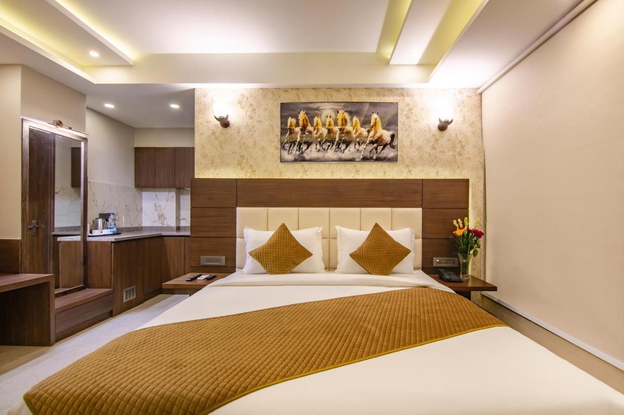 Hotel Le Tresor Nuova Delhi Esterno foto